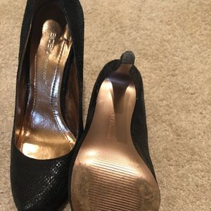 Bcbg black pumps size 6